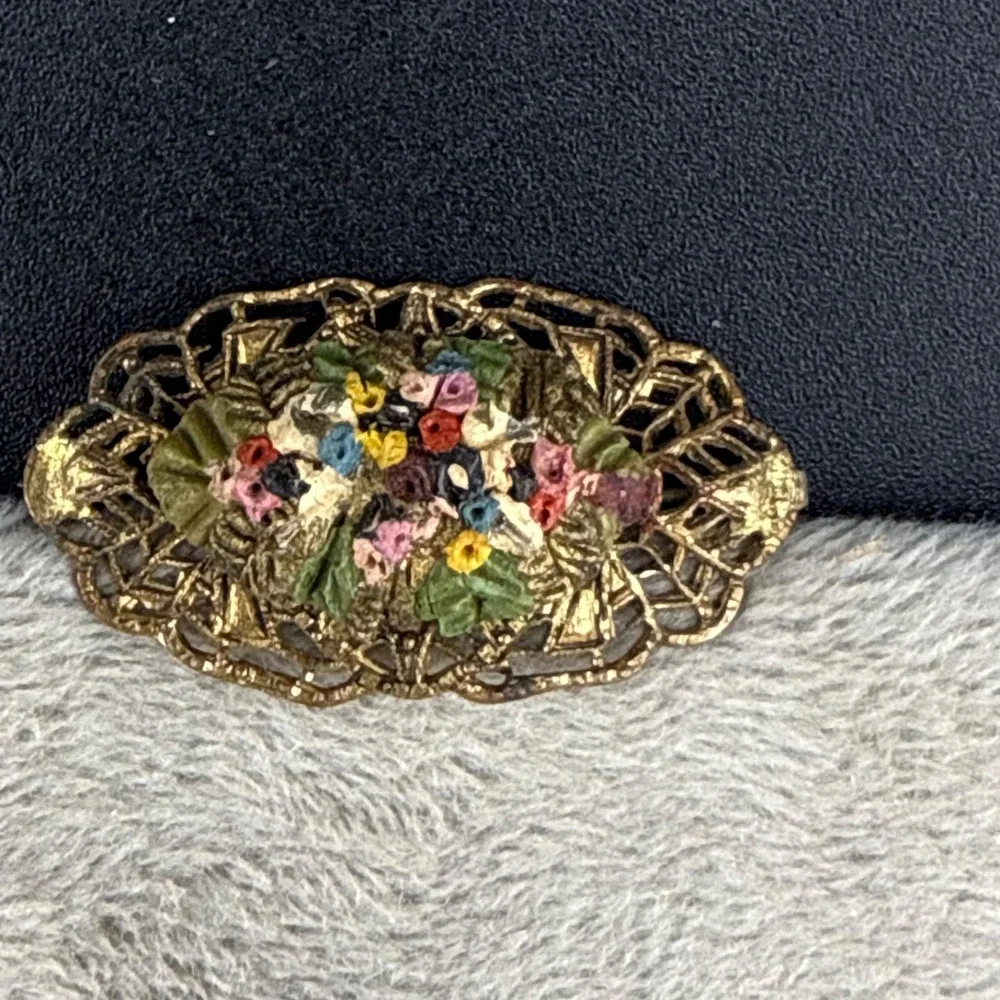 Vintage Gold Tone Flower Theme Brooch READ